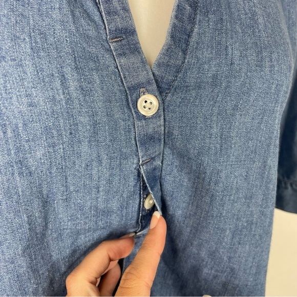 JCrew || Chambray Half Sleeve Button Down Size M - Picture 3 of 7